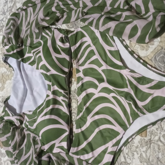 Swimwear - Picture 6 of 7